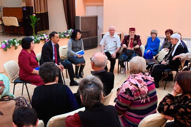 Алматының әкімі есептік кездесуінде ел шағымданған нысандарға барды