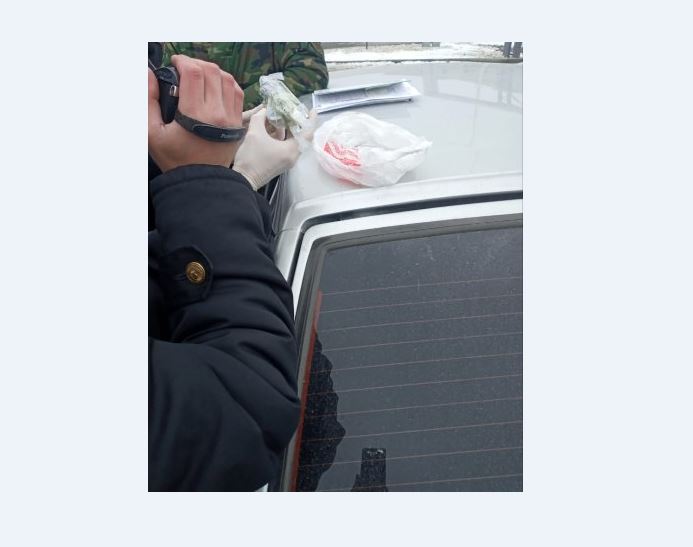 Түзеу мекемесі маңындағы көліктен есірткі табылды