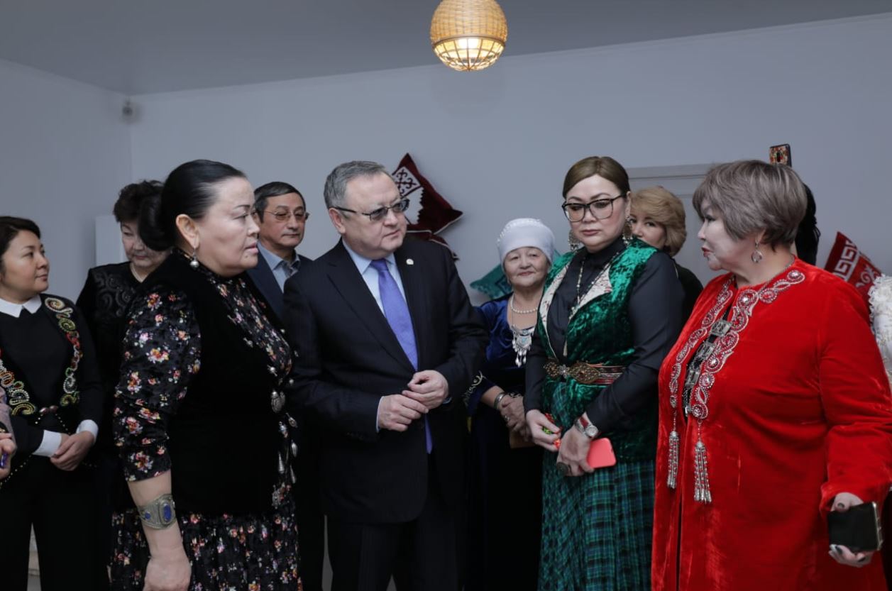 Ақтөбеде «Аналар аманатын» арқалаған көрме-сату алаңы ашылды