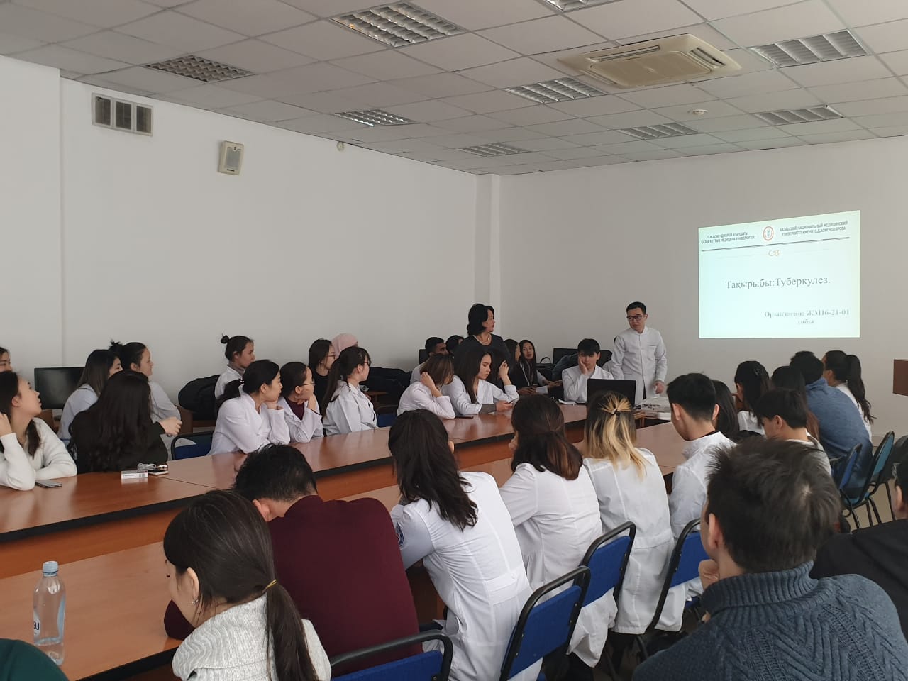 Әл-Фараби университетінің студенттері мен болашақ дәрігерлер кездесті