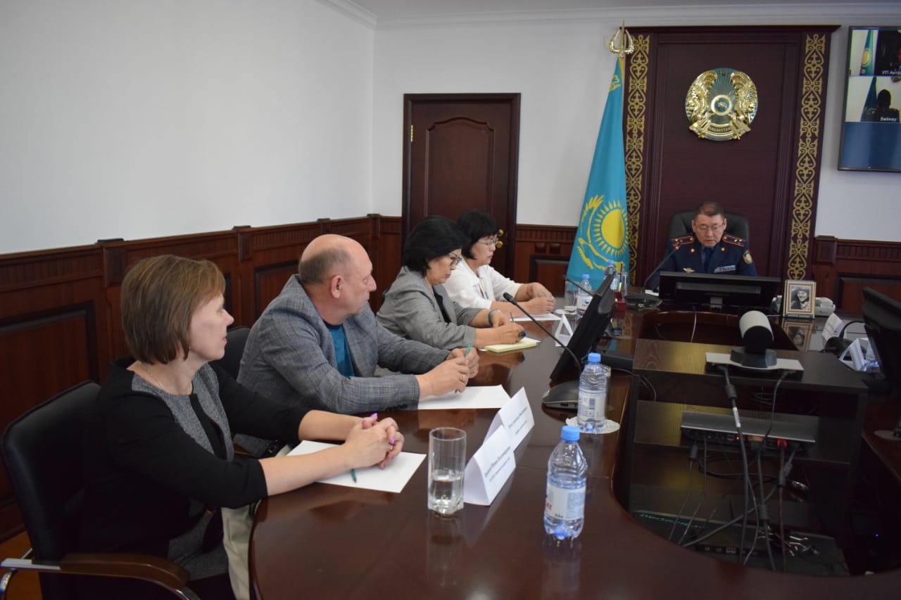 Полицейлер Үкіметтік емес ұйымдармен өзара іс-қимыл бойынша кездесті