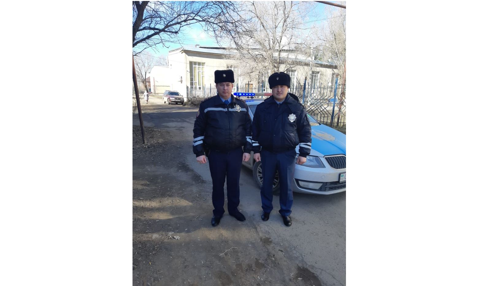 Оралда көпірден секірген қызды полиция құтқарды