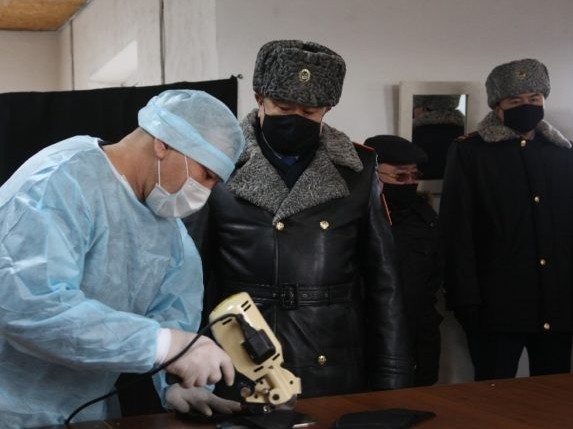 Бас бостандығынан айырылғандар бетперде тігуде