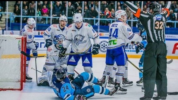 «Барыс» жарыс жолынан шығып қалды
