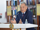 Көрнекті қаламгер жастарға қазақ классиктерін оқуға кеңес берді (видео)