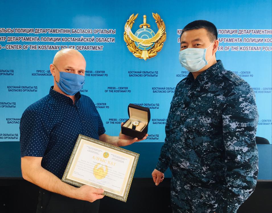 Қостанай: Жүргізуші көпірден секіріп кеткен қызды құтқарып қалды