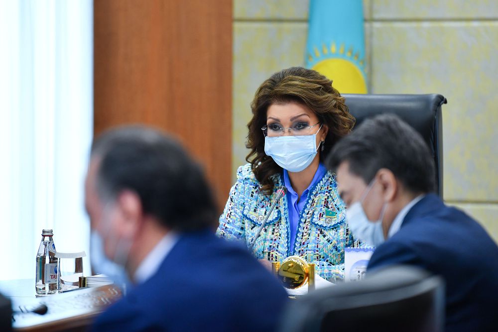Дариға Назарбаева: Дәрігерлер мен журналистерді құқықтық және адамгершілік тұрғысынан қолдау керек