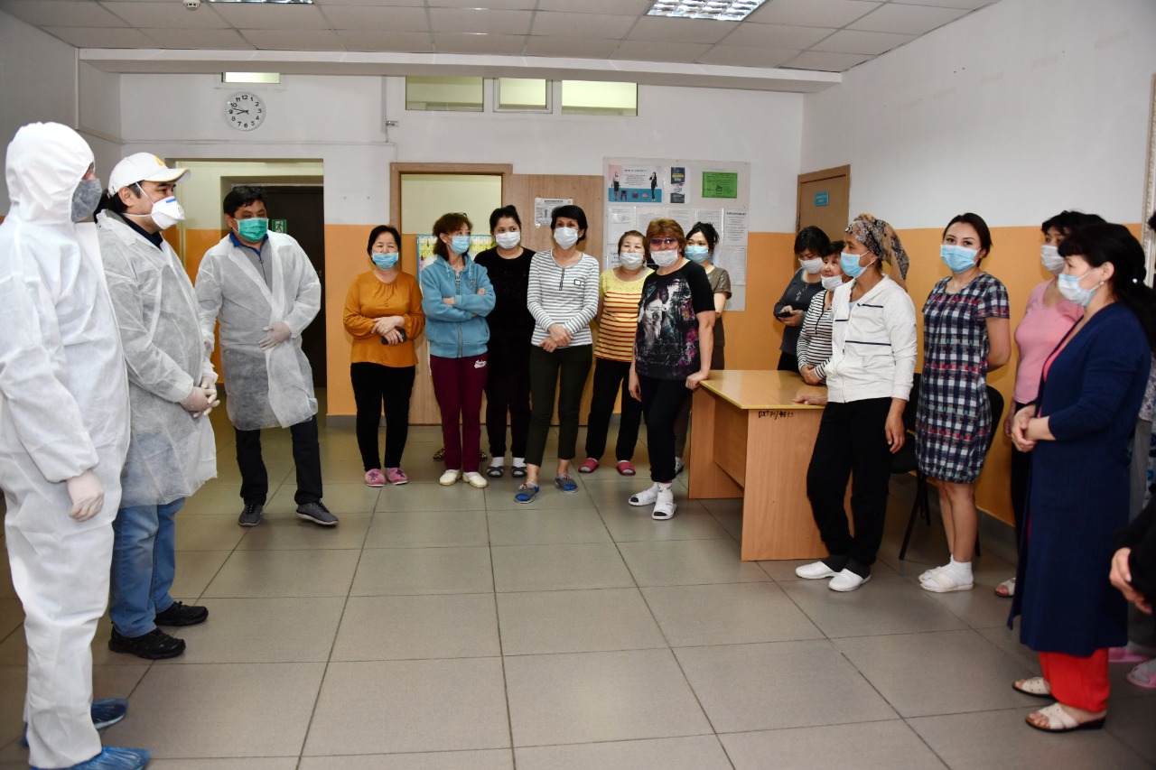 Алматының 3,5 мың дәрігерінің үй бетін көрмегендеріне айдан асты