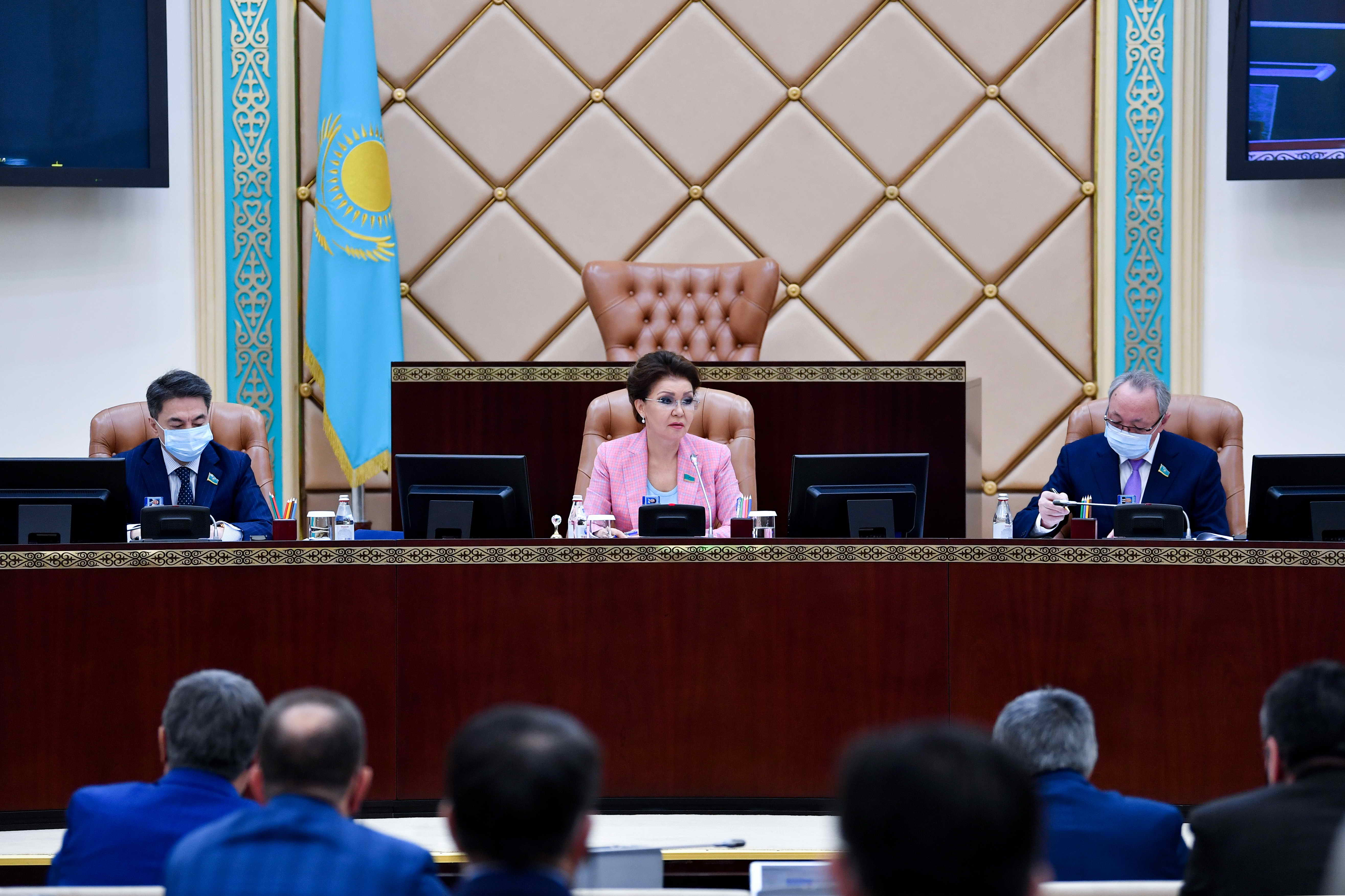 Сенат халықтың әлеуметтік әл-ауқатын арттыруға мүмкіндік беретін заңдарды қабылдады