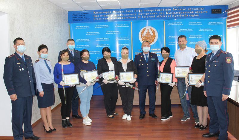 Полицейлер еріктілерді марапаттады