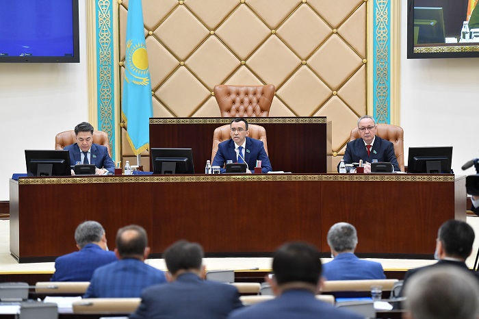 Сенат бейбіт жиналыстар туралы заң жобаларын түзетулерімен Мәжіліске қайтарды