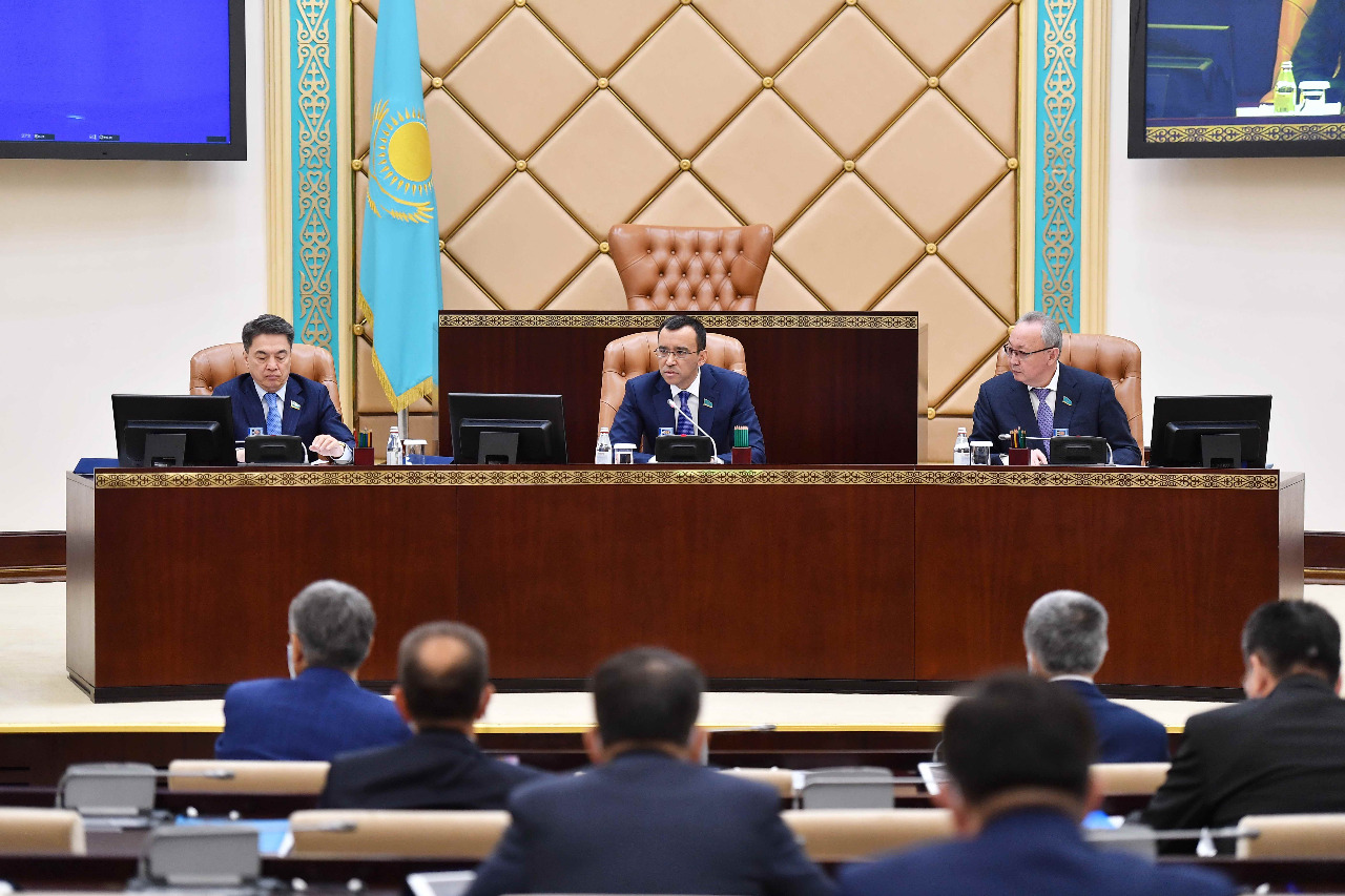 Мәулен Әшімбаев: Саяси жүйені әрі қарай дамытуға үлес қосады