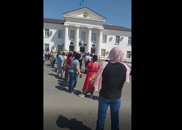 Атыраулық кәсіпкерлер базарлар мен сауда орындарын ашуды сұрады