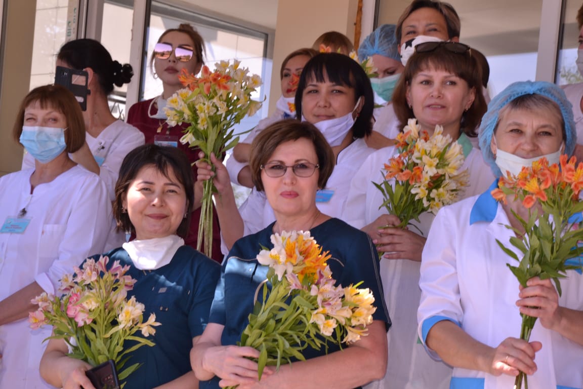 Оралда дәрігерлерге арналған көше концерті өтті