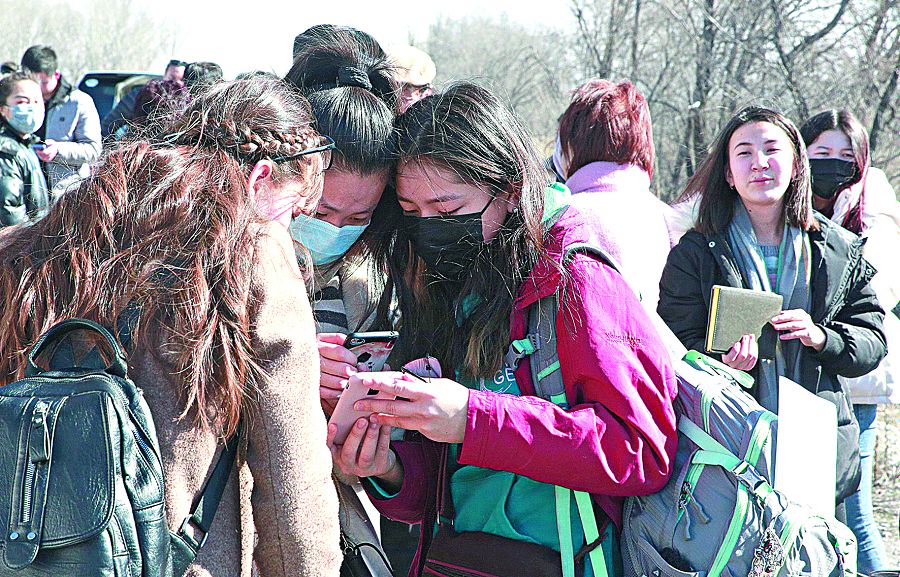 Шетелдегі студенттер елге қайта ма?