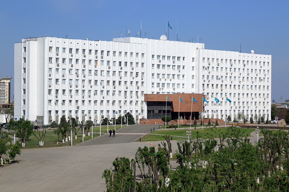 Атырау әкімдігіндегі фронт-кеңсеге 600-ден астам азамат өтінішпен келген