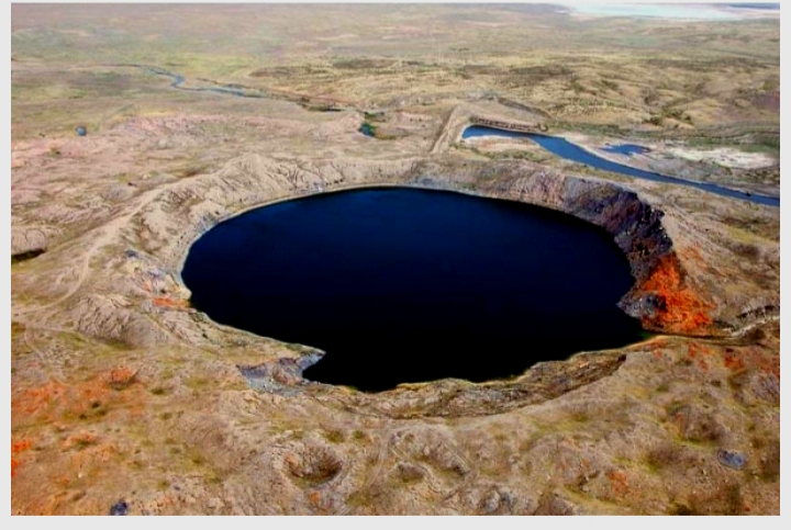 Атом көлінен аққу ұшып, қаз қонбайды...