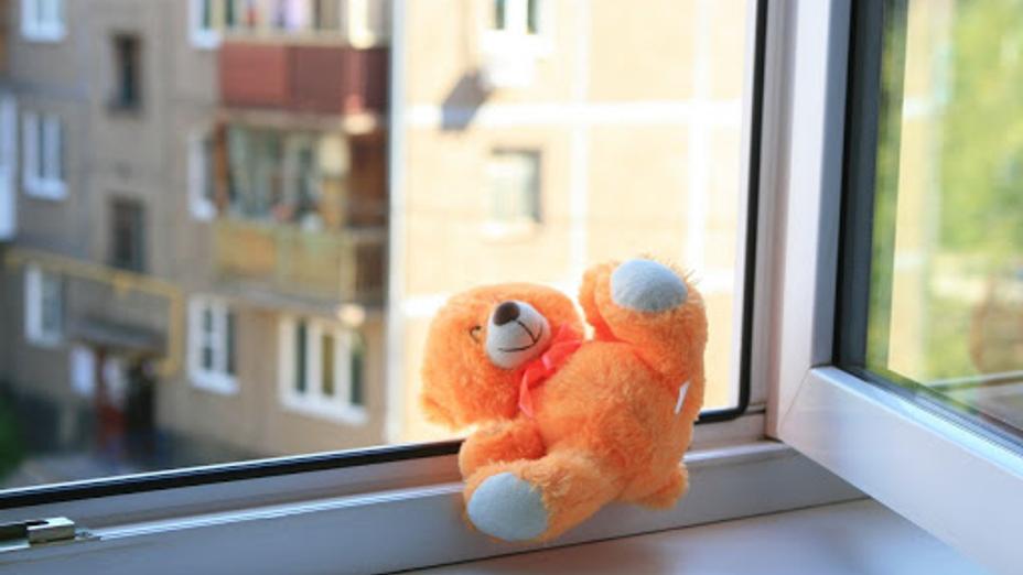 Бала терезеден құламау үшін не істеу керек?