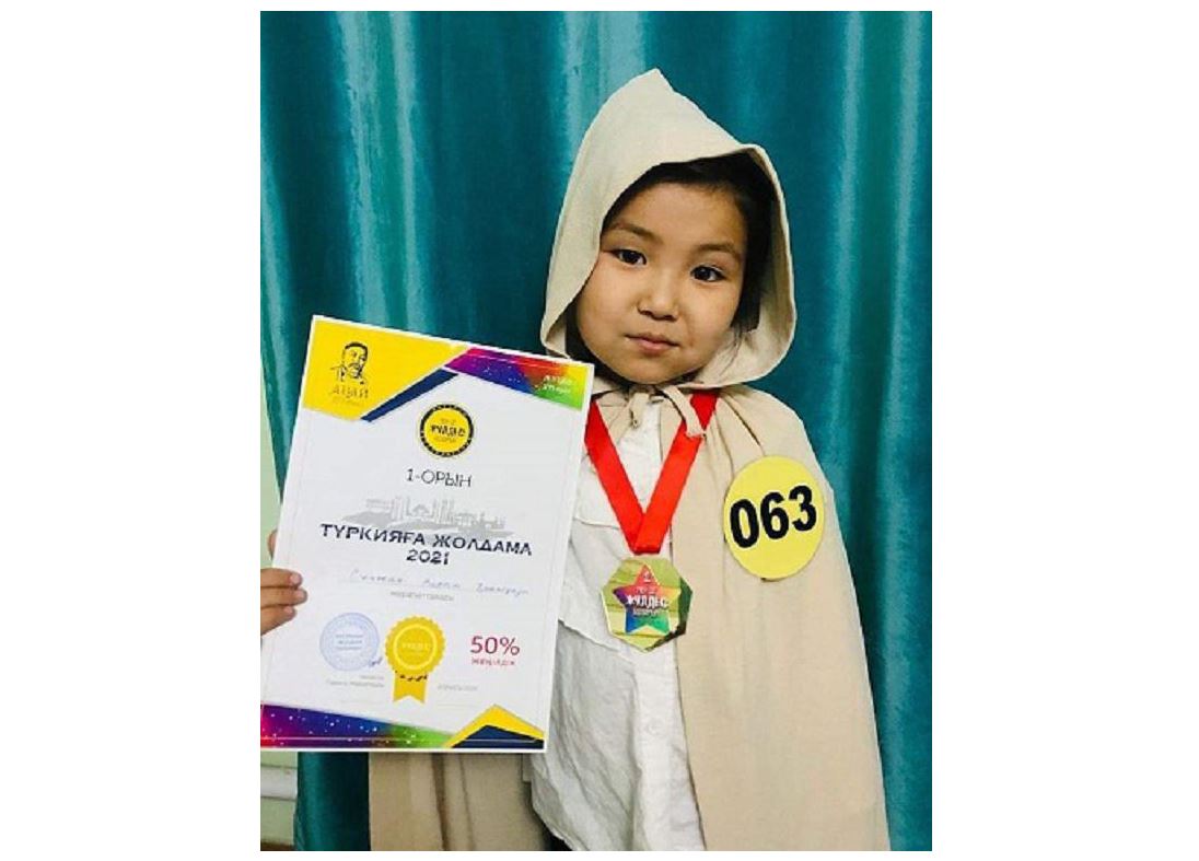 Бес жасар балдырған Абай өлеңін жатқа оқып, жүлде алды