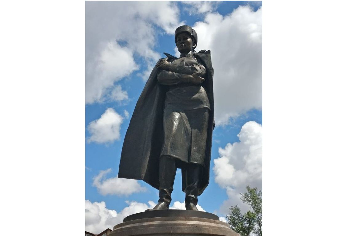 Мәншүк Мәметова ғұмырнамасын зерделеудің кейбір тұстары