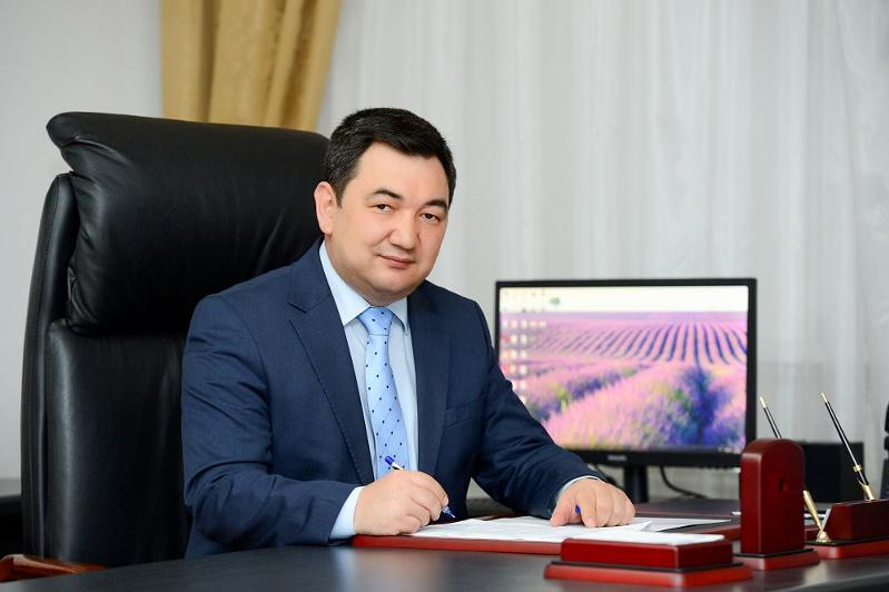 Ақ бесікте тербеткен
