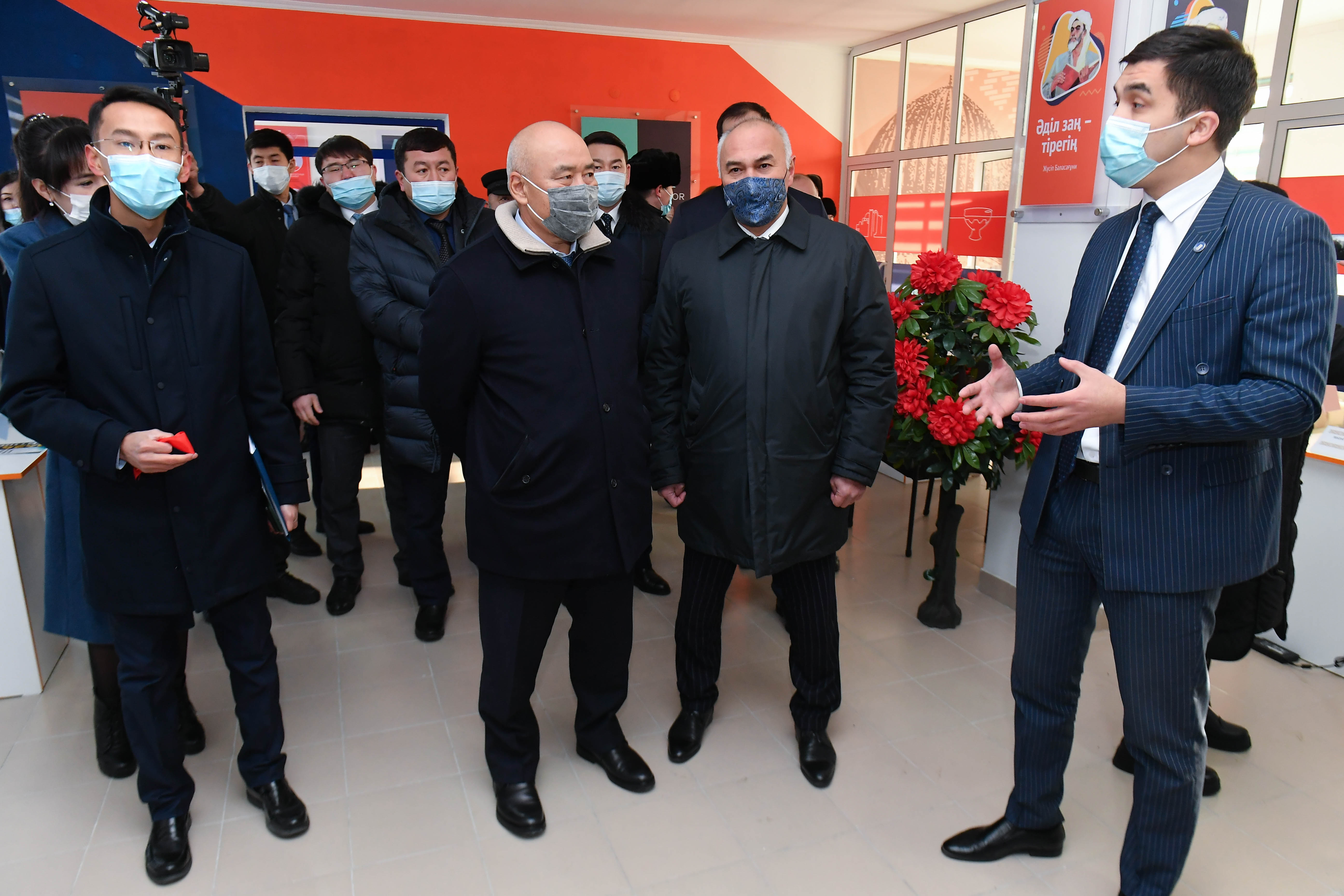 Айта кетейік, орталықтың қызметіне азаматтардың мәселелерін жедел әрі бірлесе шешу, өтініштерді қабылдау, тегін құқықтық кеңес көрсету кіреді. Сондай-ақ, халықтың құқықтық сауаттылығын арттыру бойынша кешенді шаралар қабылданатын болады.   