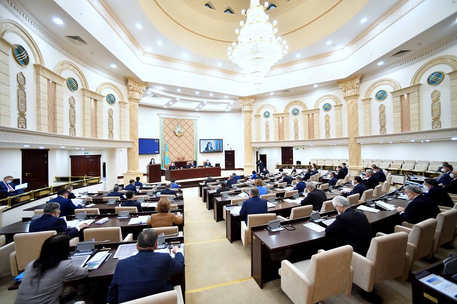 Мемлекеттік қызметті жетілдіретін заң қабылданды