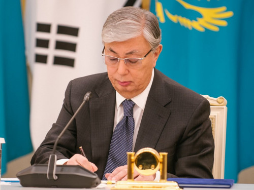 Президент бірқатар заңға қол қойды
