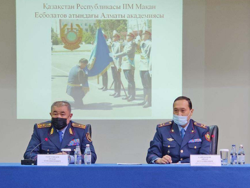 Тұрғымбаев ІІМ Алматы академиясының курсанттарымен кездесті