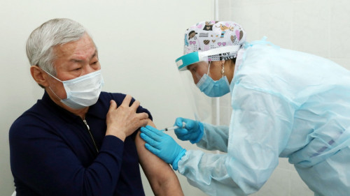 Бердібек Сапарбаев коронавирусқа қарсы отандық вакцина салдырды