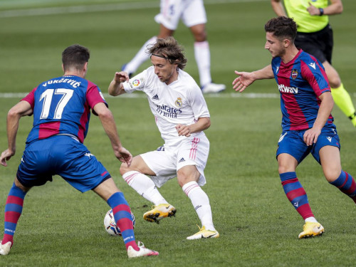 Футболдан үздіктер анықталды