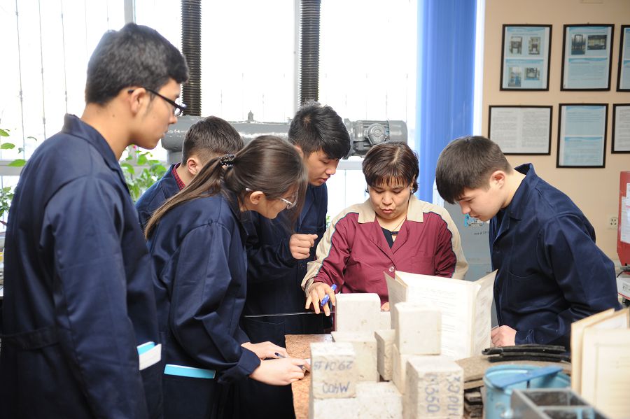 «Серпінге» серпін қосатын жастар