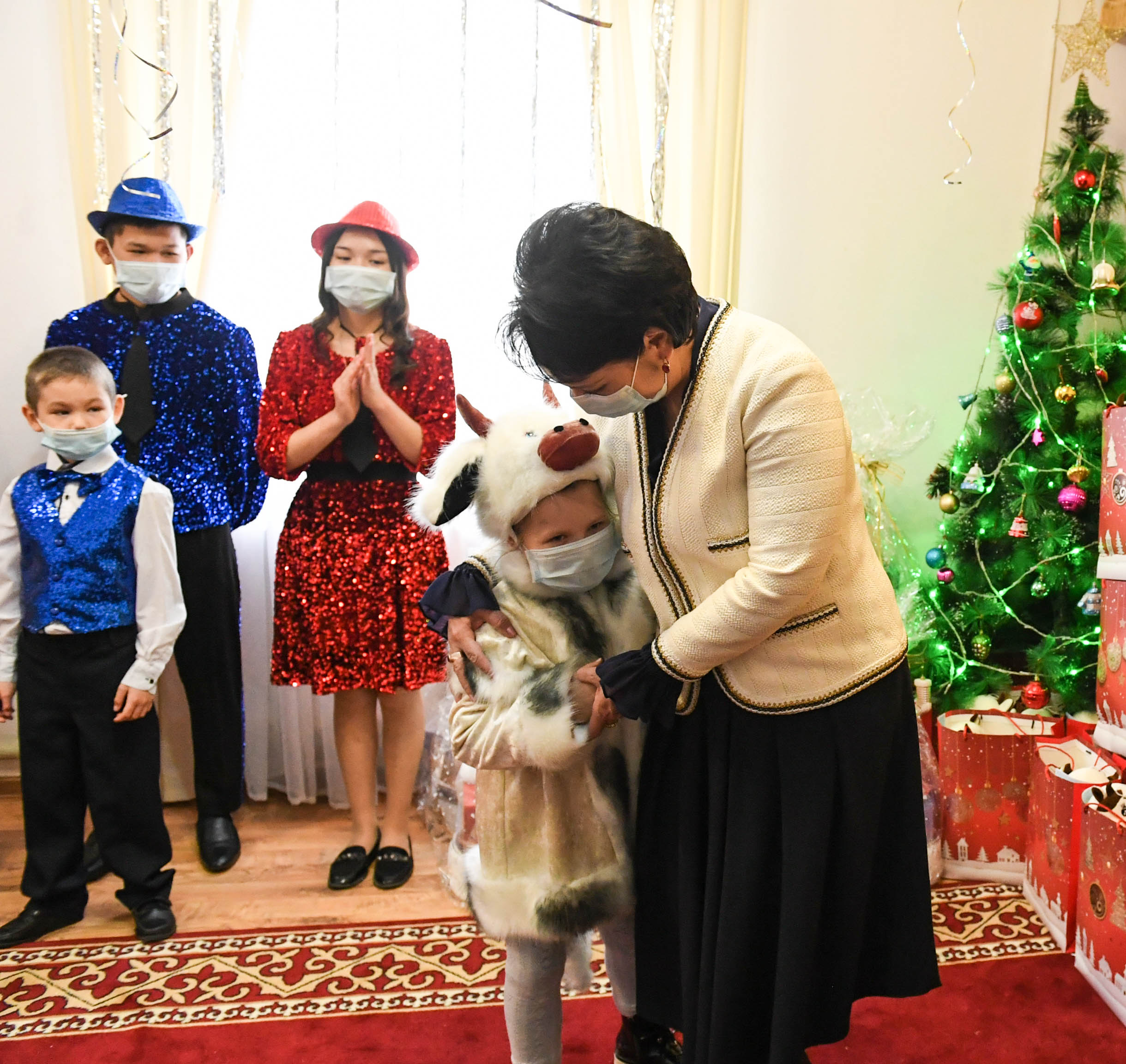 Гүлшара Әбдіқалықова балалар ауылына барды