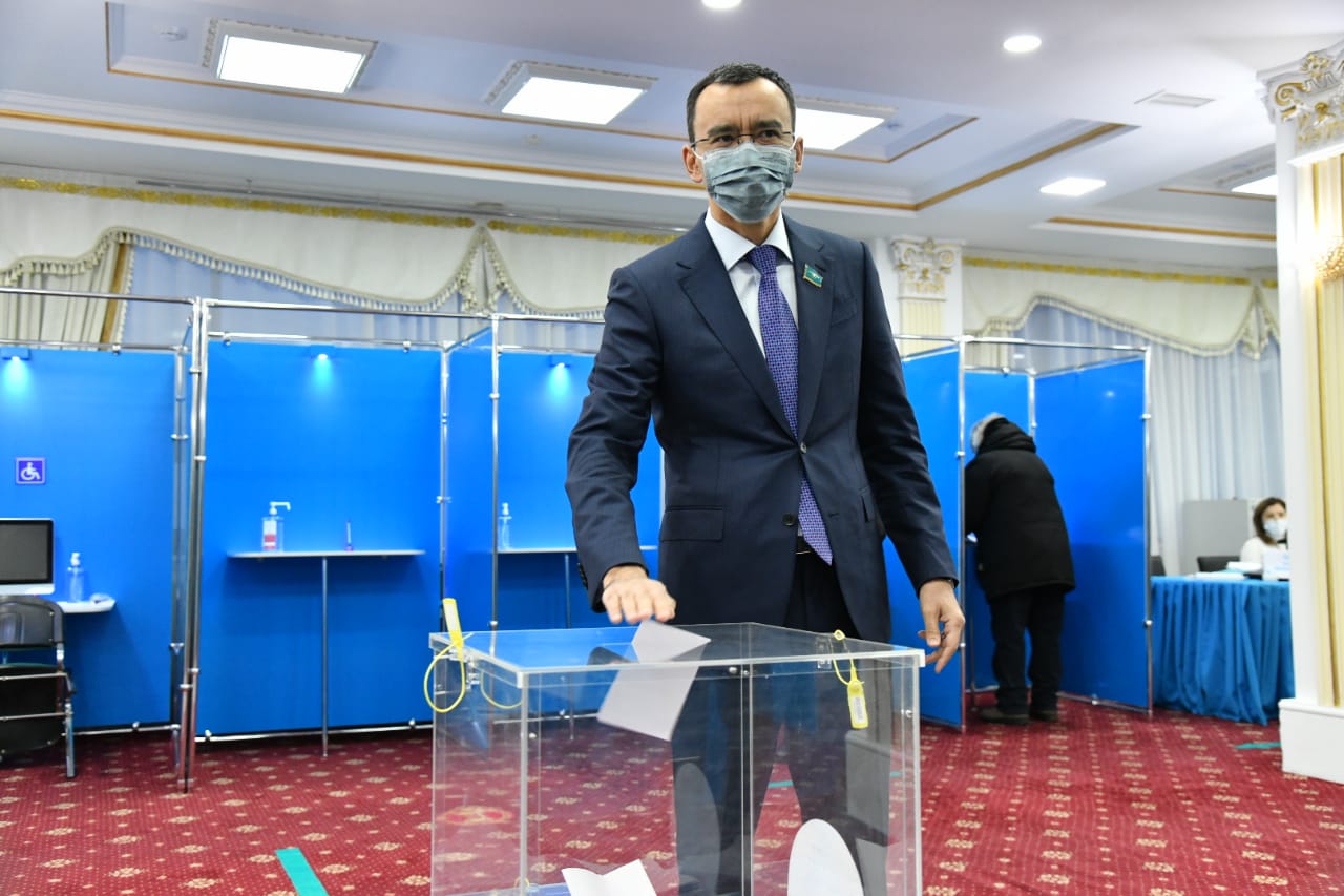 Мәулен Әшімбаев Парламент сайлауында өз таңдауын жасады