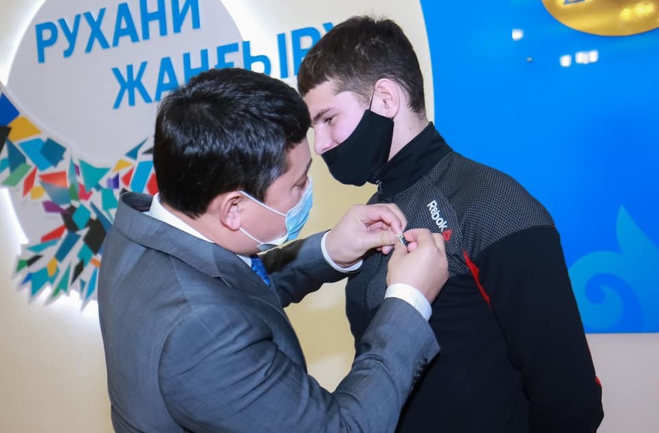 Қарияның өмірін құтқарған студент марапатталды