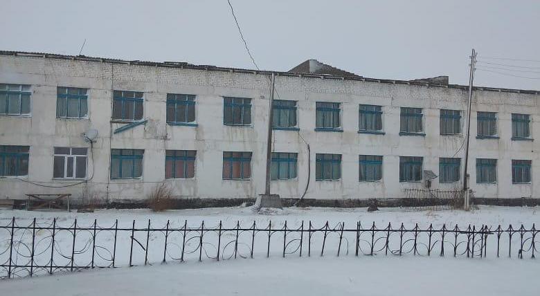 р