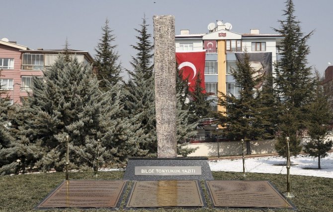 Тоныкөкке көрсетілген құрмет