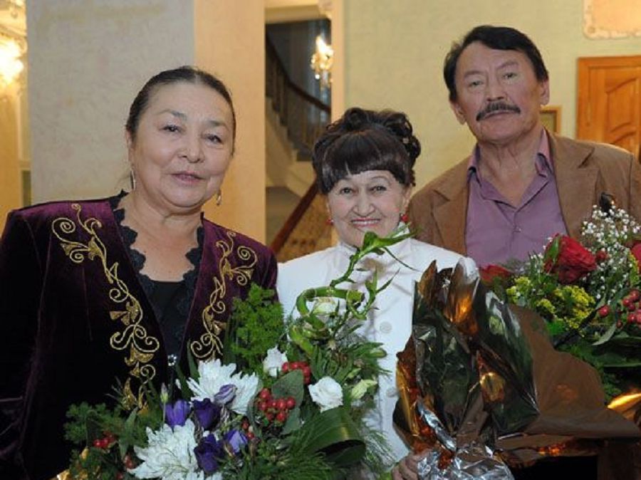 «Қыз Жібекте» «Гәккуді» шырқаған әнші Мүнира Ижанова жайлы не білеміз?