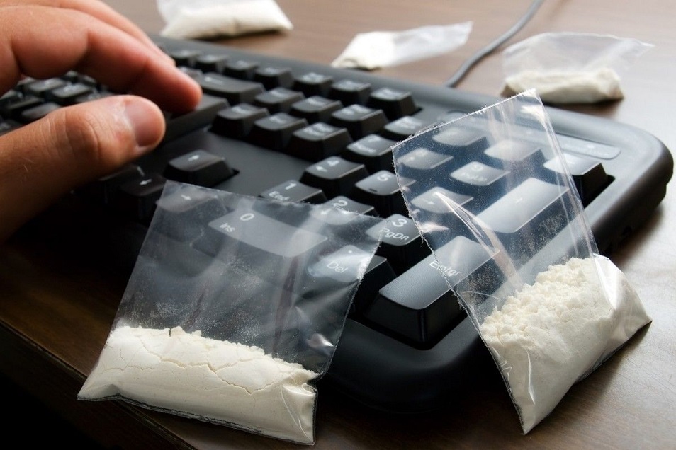 Есірткі: Интернеттегі сауда ерік бермей барады