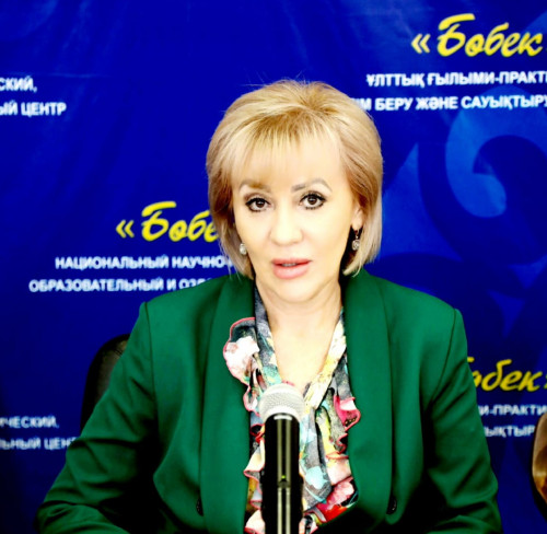 Гимназия түлектерін  мектеп бітіруімен құттықтады