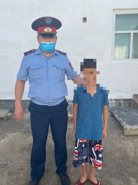 Қызылордалық полицейлер жоғалған баланы Жалағаштан тапты
