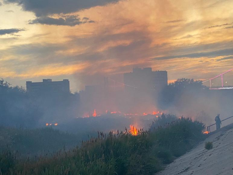 Жайықтың қала ортасындағы жағалауы өртенді