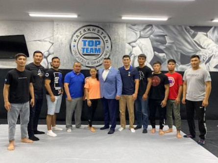 Мәжіліс депутаты Сағадат Нұрмағамбетов атындағы клубтың спортшыларын құттықтады