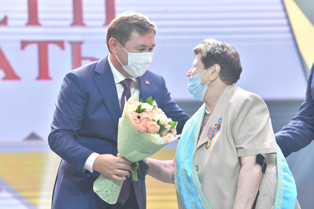 Қаланың өркендеуіне үлес қосқандарға «Шымкент қаласының құрметті азаматы» атағы берілді