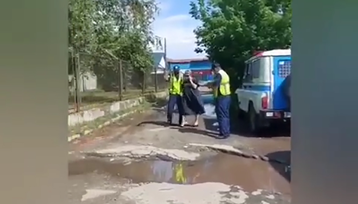 Өскеменде әкімдік қызметкері масаң күйде көлік тізгіндеген