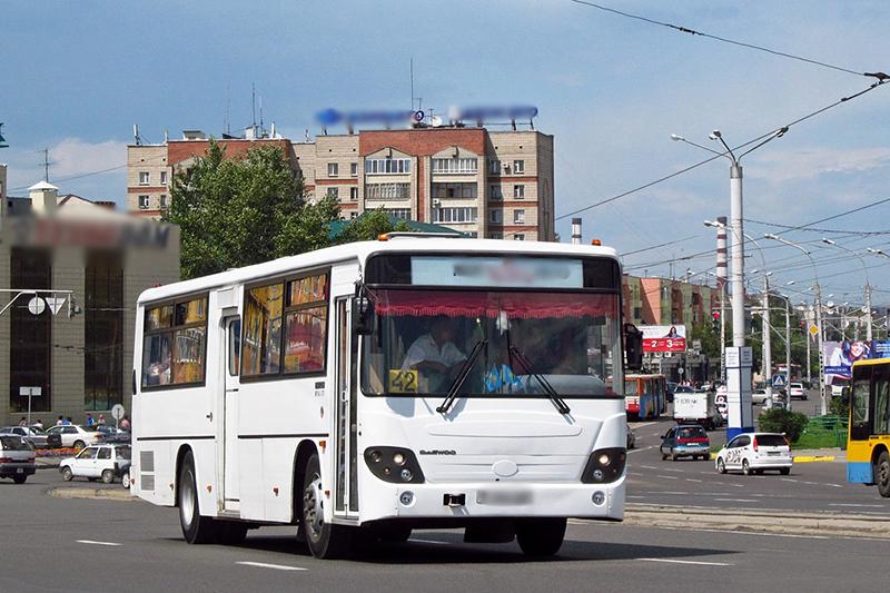 Өскеменде жолаушылар автобусы жыраға құлап кетті