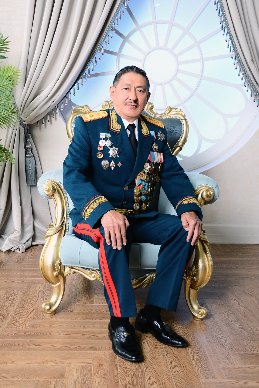 Өмірге іңкәр, өнерге құштар