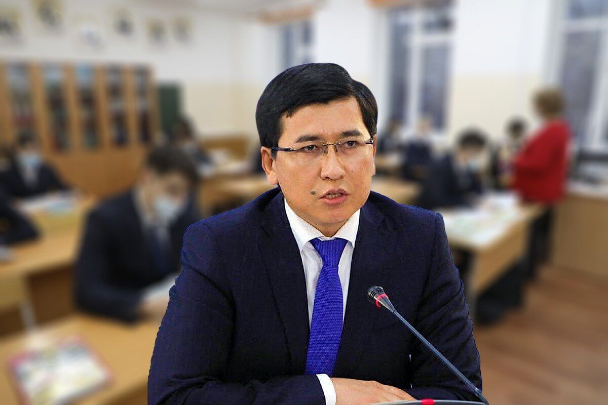 Асхат Аймағамбетов ұстаздарды кәсіби мерекемен құттықтады