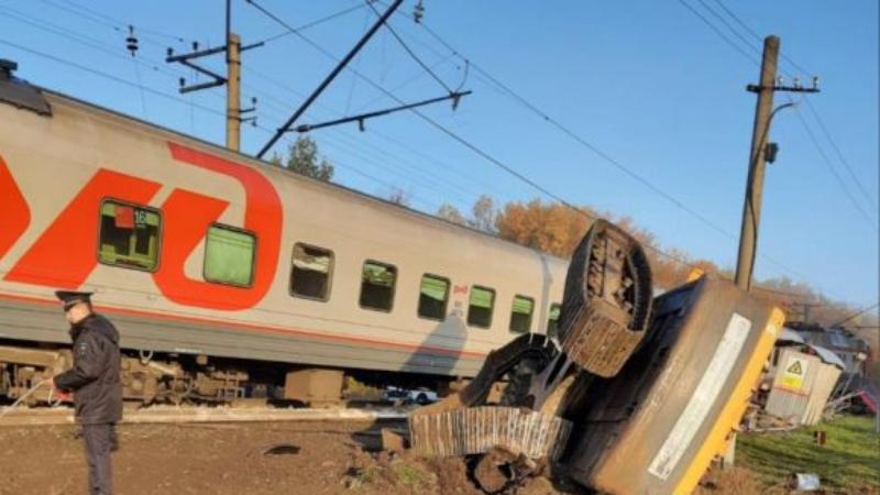 Ресейде 336 жолаушысы бар пойыз жүк көлігімен соқтығысты