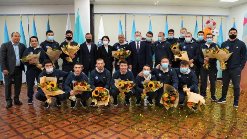 Министр Қазақстан құрамасымен кездесті